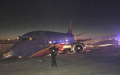 Máy bay trượt khỏi đường băng ở Mỹ, 3 người bị thương