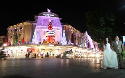 Không khí Noel tràn ngập phố phường Hà Nội
