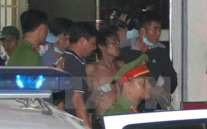 Nhân viên an ninh vất vả trấn áp đối tượng "quậy" sân bay Nội Bài
