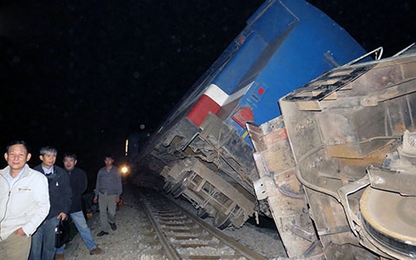 Khắc phục vụ tai nạn đường sắt làm đầu máy văng khỏi đường ray
