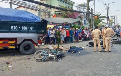 Xe ben lao vào chợ, nhiều người thương vong