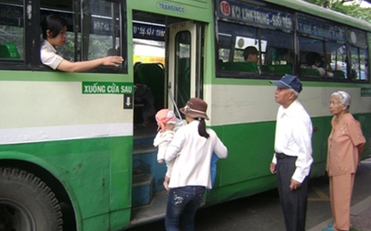 Bắt đầu miễn phí vé xe buýt cho người già từ 75 tuổi trở lên