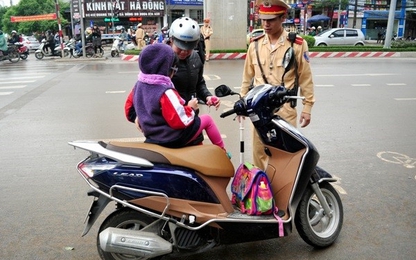 Quên gạt chống xe: Bị phạt đến 3 triệu đồng