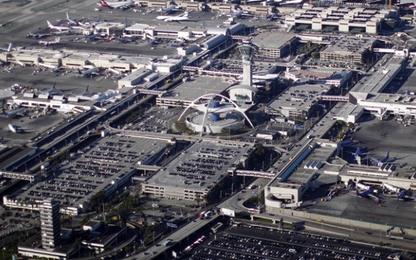 Sân bay Los Angeles sập nguồn điện, hoãn hơn 100 chuyến bay