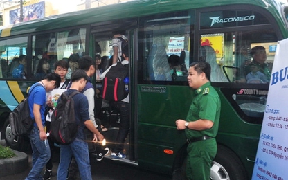 Xe buýt đưa đón sinh viên Đại học Kinh tế TP.HCM