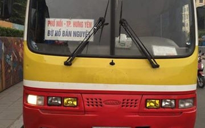 CSGT Hà Nội xử lý xe khách “đội lốt” xe buýt