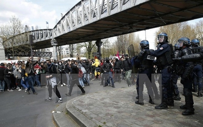 Pháp: Biểu tình bạo lực ở thủ đô Paris, 22 người bị bắt giữ
