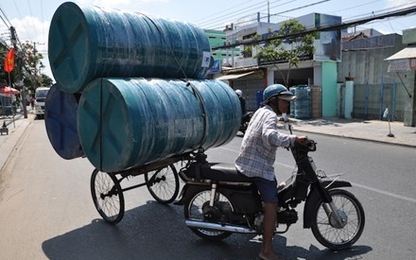 Kiên Giang: Dùng sà lan để chống 'khát' cho dân