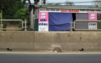 Quảng Trị: Người dân tự ý tháo lưới chống lóa trên quốc lộ 1A