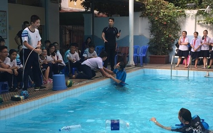 Trường THCS Trần Văn Ơn tổ chức lớp kỹ năng an toàn dưới nước