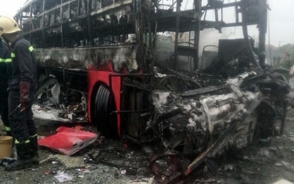 TNGT kinh hoàng:Hai xe khách tông nhau bốc cháy, hơn 10 người tử vong