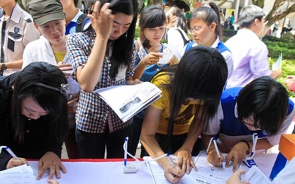 Đại học Ngoại Thương tổ chức chương trình Hội chợ việc làm CAREER FAIR 2016.