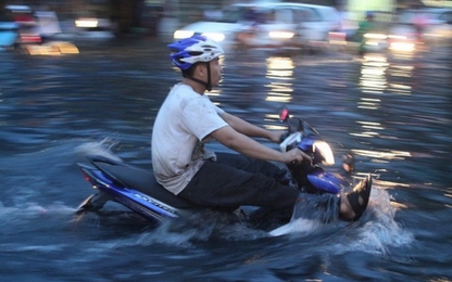 Khi xe máy bị ngập nước bạn làm thế nào?