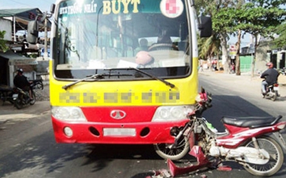 Xe buýt đua tốc độ để giành khách bị xử phạt