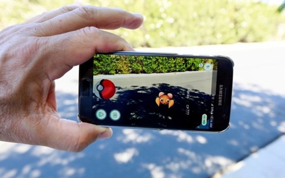 Bị cướp điện thoại vì mải chơi Pokémon Go trong công viên
