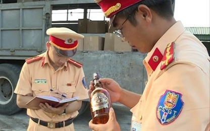 PC67 Công an Thanh Hóa bắt giữ 420 chai rượu ngoại nhập lậu
