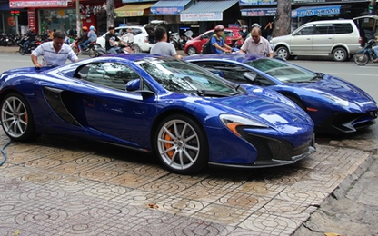Đại gia Việt sắm bộ đôi siêu xe màu xanh hàng độc