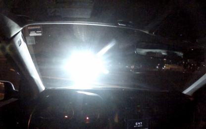 Mẹo giảm chói đèn pha khi lái xe vào ban đêm
