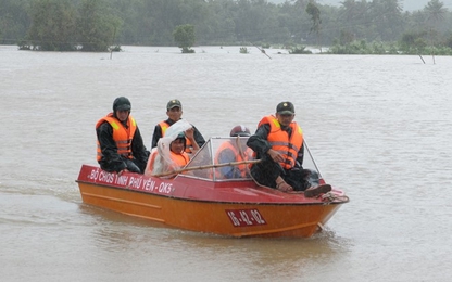 Lật ca nô trong lũ, Phó Chủ tịch huyện kêu cứu giữa màn đêm