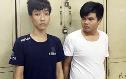 Người dân Sài Gòn ném ghế khiến 2 tên cướp ngã nhào