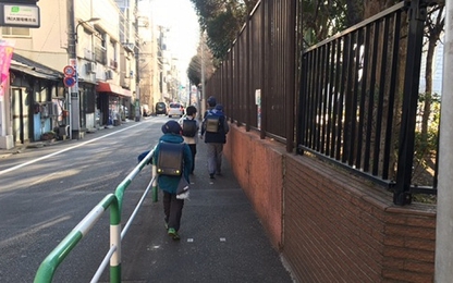 Học sinh Nhật Bản được dạy đi bộ đến trường an toàn