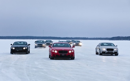 Trải nghiệm lái xe Bentley trên mặt băng ở Phần Lan