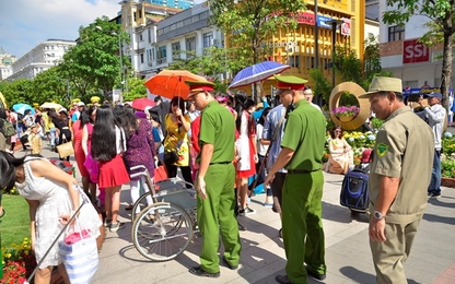 Nhiều người bị cướp giật iPhone ở đường hoa Nguyễn Huệ