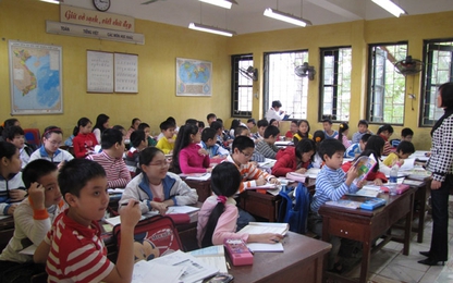 Cô giáo viết sẵn bài văn bắt cả lớp học thuộc lòng