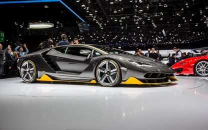 Siêu phẩm Lamborghini Centenario gây “hỗn loạn” tại Anh