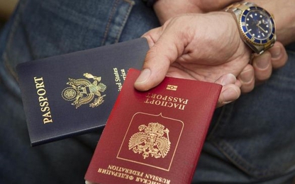 Tạm giữ người nước ngoài dùng hộ chiếu giả, rút gần 700 triệu đồng