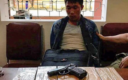 Thanh niên mang súng vận chuyển 10 bánh heroin qua biên giới