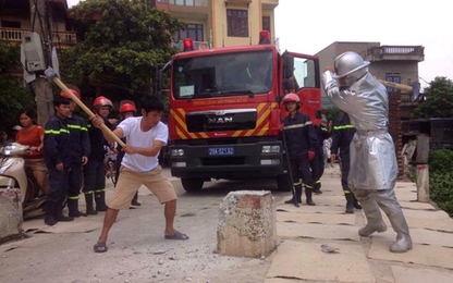Xe cứu hỏa 'chôn chân' vì ụ bê tông: Lề thói cần dẹp bỏ