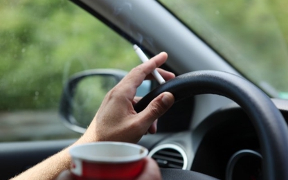 Hút thuốc trong ô tô và những tác hại lâu dài ít ai biết