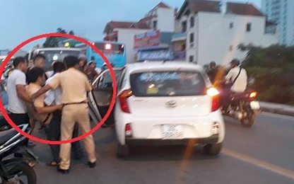 Hà Nội truy tìm người đi xe máy tông gãy chân cảnh sát giao thông