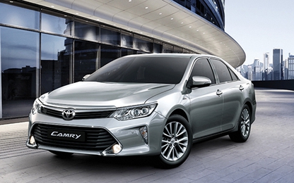 Toyota Camry mới giảm hơn 100 triệu tại Việt Nam