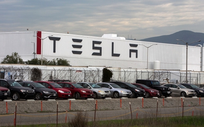 Hãng xe Tesla sa thải hàng trăm nhân viên