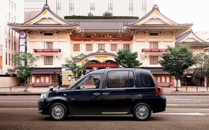 Toyota ra mắt xe taxi mới tại Nhật Bản