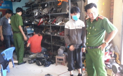 Cảnh sát mật phục bắt “nóng” kẻ bẻ trộm hàng loạt kính xe ô tô