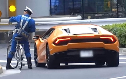 Cảnh sát Nhật đạp xe đuổi bắt siêu xe Lamborghini Huracan