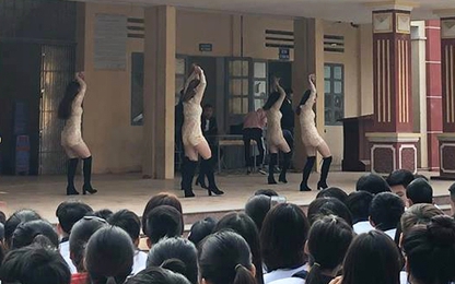 Trường cấp ba Hà Nội bị chỉ trích vì diễn văn nghệ phản cảm