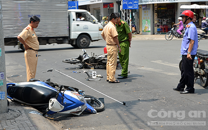 Lao xe hạ gục tên cướp giật dây chuyền trên đường phố Sài Gòn