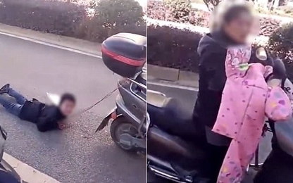 Mẹ trói tay con vào xe máy, kéo lê trên đường vì trộm tiền