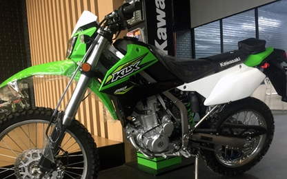 'Cào cào' Kawasaki KLX 250 2018 chính hãng cập cảng Sài Gòn