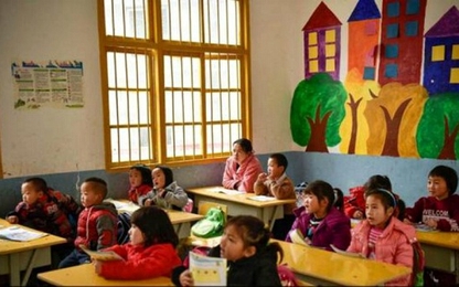 Chưa từng đến trường, bà mẹ Trung Quốc đăng ký học mẫu giáo với con