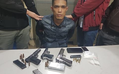 Bắt kẻ buôn ma túy có 4 khẩu súng ngắn và 1 quả lựu đạn
