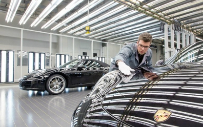 Bán xe kỷ lục, Porsche thưởng gần 12.000 USD cho nhân viên