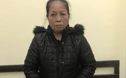 Hà Nội: Bắt quả tang "nữ quái" U70 đang trộm cắp trên phố đi bộ