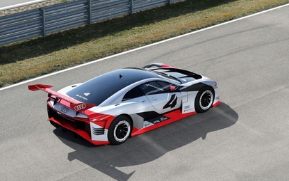 Xe đua điện Audi e-Tron Vision GT sắp ra mắt với 815hp