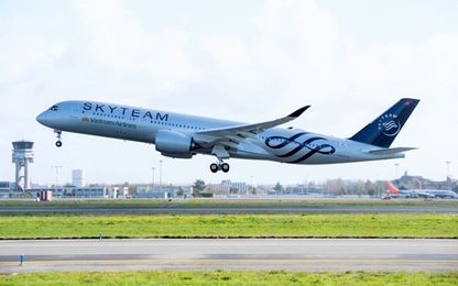 Airbus A350 sơn biểu tượng SkyTeam đầu tiên về đến sân bay Nội Bài