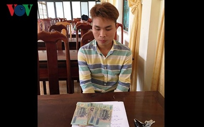 Bắt kẻ trộm tiền của khách khi đi giao dịch ngân hàng